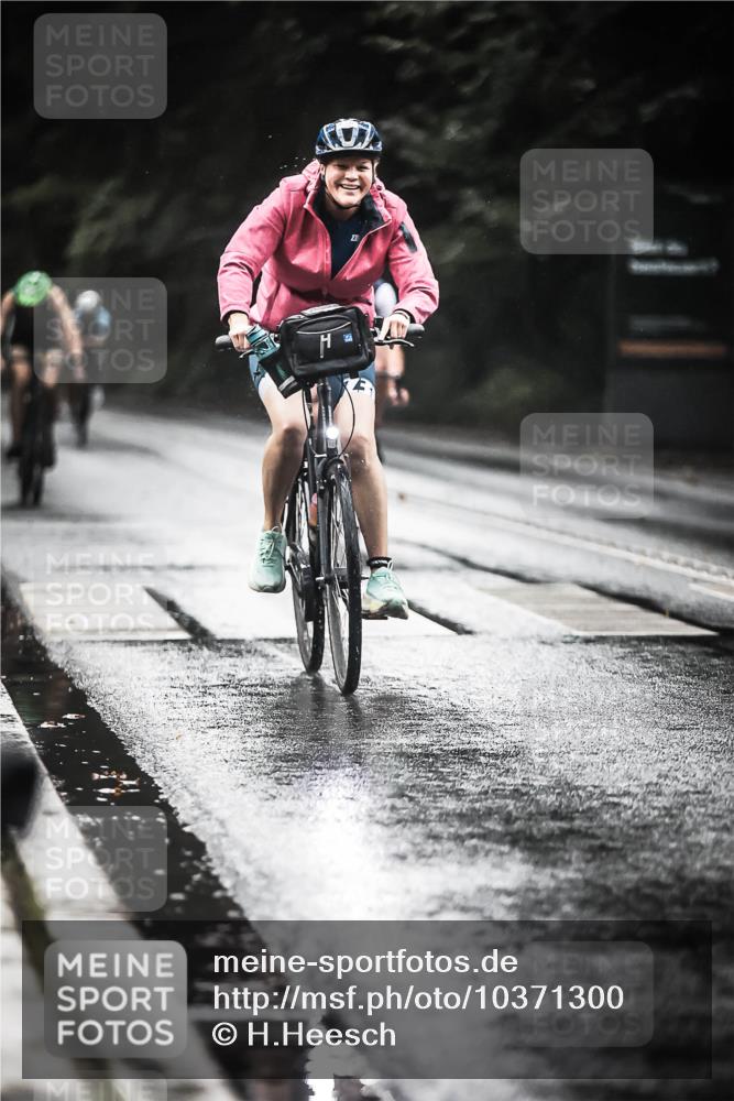 13.09.2026 - Stadtparktriathlon H.Heesch http://msf.ph/oto/10371300 13.09.2026 12:07:01 Radfahren 816, 830, 902, 957, 1035, 1061 meine-sportfotos.de