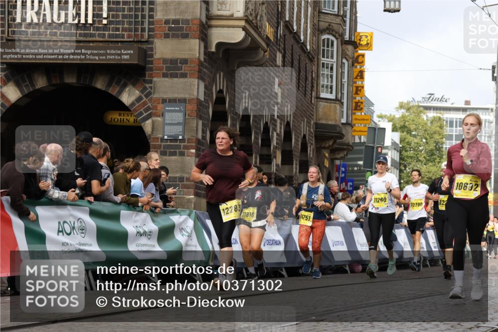 13.09.2026 - 21. swb-Marathon Bremen Strokosch-Dieckow http://msf.ph/oto/10371302 13.09.2026 11:01:20 Ziel 10093, 10367, 10368, 10428, 10639, 10753, 10964, 10965, 11049, 11055, 11116, 11247, 11359, 11428, 11540, 11681, 11682, 11728, 11804, 11850, 12006, 12085, 12116, 12241, 12428, 10181, 10251, 10560, 10647, 10648, 10678, 11324, 11459, 11467, 11550, 11551, 11666, 11788, 11796, 11798, 11969, 11970, 12047, 12062 meine-sportfotos.de