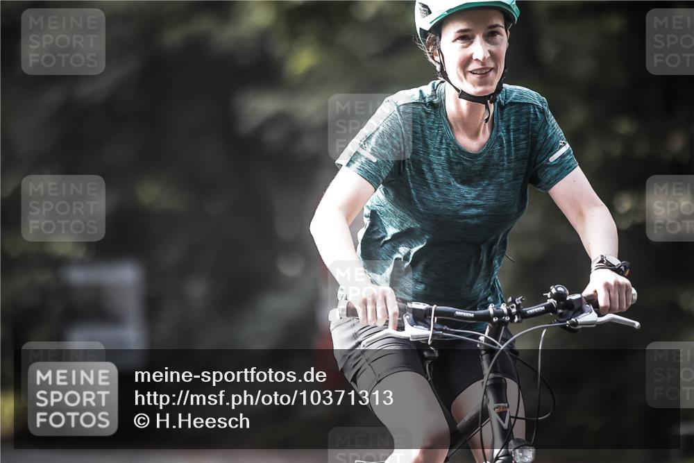 13.09.2026 - Stadtparktriathlon H.Heesch http://msf.ph/oto/10371313 13.09.2026 10:50:51 Radfahren 366, 387, 401, 530 meine-sportfotos.de