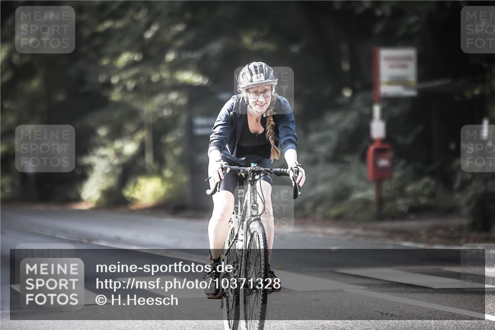 13.09.2026 - Stadtparktriathlon H.Heesch http://msf.ph/oto/10371328 13.09.2026 10:50:54 Radfahren 366, 387, 401, 431, 488 meine-sportfotos.de
