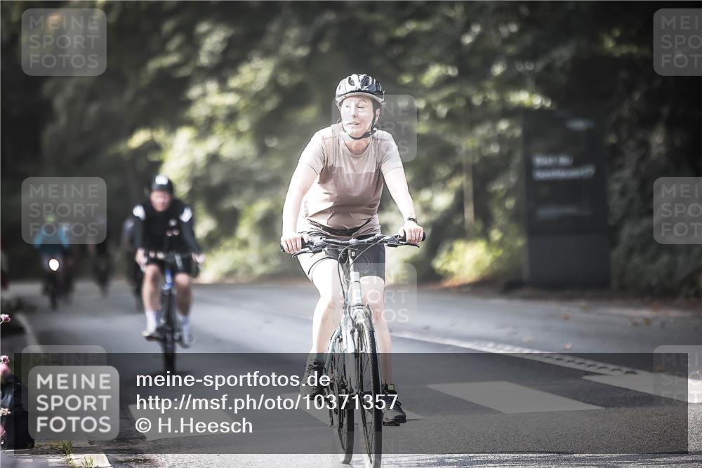 13.09.2026 - Stadtparktriathlon H.Heesch http://msf.ph/oto/10371357 13.09.2026 10:50:56 Radfahren 366, 387, 401, 431, 488 meine-sportfotos.de