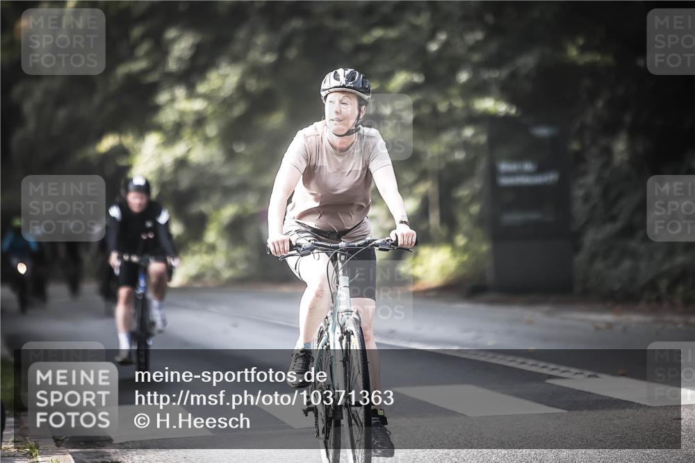 13.09.2026 - Stadtparktriathlon H.Heesch http://msf.ph/oto/10371363 13.09.2026 10:50:56 Radfahren 366, 387, 401, 431, 488 meine-sportfotos.de