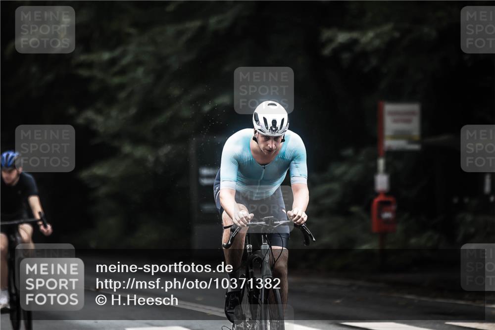 13.09.2026 - Stadtparktriathlon H.Heesch http://msf.ph/oto/10371382 13.09.2026 13:26:01 Radfahren 1382, 1392 meine-sportfotos.de