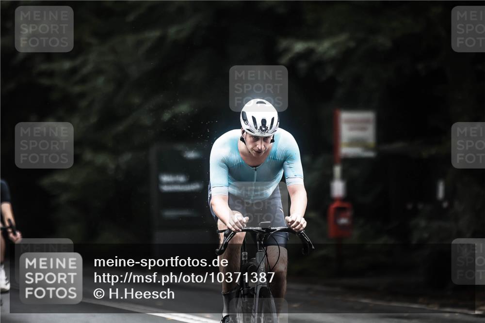 13.09.2026 - Stadtparktriathlon H.Heesch http://msf.ph/oto/10371387 13.09.2026 13:26:01 Radfahren 1382, 1392 meine-sportfotos.de