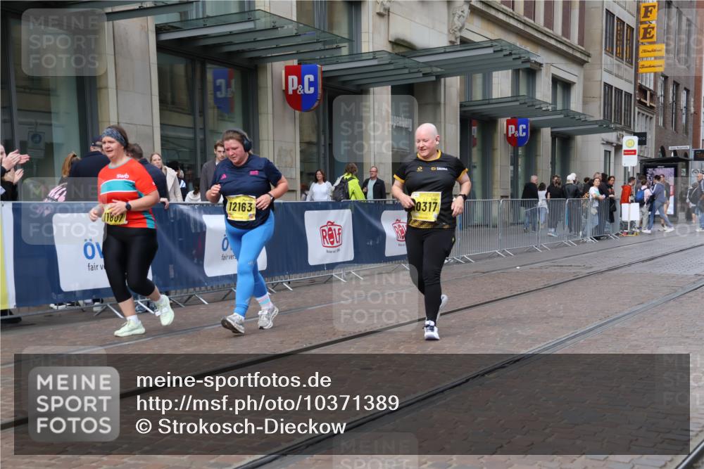 13.09.2026 - 21. swb-Marathon Bremen Strokosch-Dieckow http://msf.ph/oto/10371389 13.09.2026 11:31:40 Ziel 10317, 11341, 11807, 12163 meine-sportfotos.de