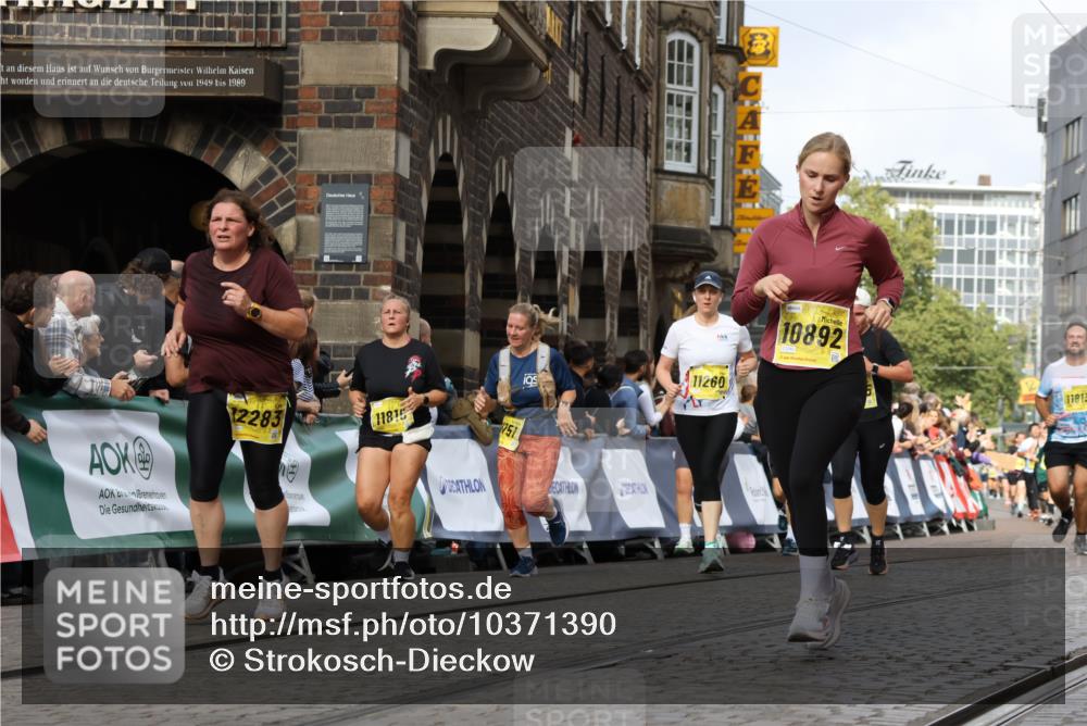 13.09.2026 - 21. swb-Marathon Bremen Strokosch-Dieckow http://msf.ph/oto/10371390 13.09.2026 11:01:21 Ziel 10093, 10367, 10368, 10428, 10639, 10753, 10964, 10965, 11049, 11055, 11116, 11247, 11359, 11428, 11540, 11681, 11682, 11728, 11804, 11850, 12085, 12116, 12241, 12428, 10181, 10251, 10560, 10647, 10648, 10678, 11324, 11459, 11467, 11550, 11551, 11666, 11788, 11796, 11798, 11969, 11970, 12047, 12062 meine-sportfotos.de