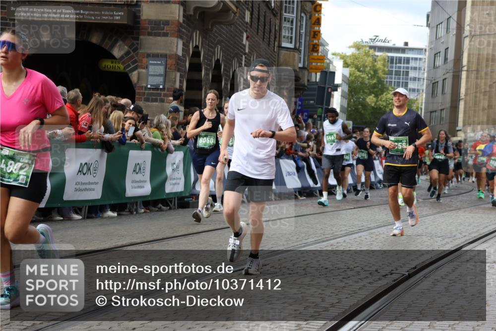 13.09.2026 - 21. swb-Marathon Bremen Strokosch-Dieckow http://msf.ph/oto/10371412 13.09.2026 13:36:42 Ziel 372, 900, 1738, 1880, 2339, 2467, 2692, 2700, 2949, 3067, 3410, 3591, 4049, 4643, 4989, 5781, 5800, 6527, 6642, 6778, 7249, 7379, 7808, 7865, 8511, 8525, 8731, 8905, 8941, 9026, 9427, 9564, 9899, 13038, 13238, 551, 813, 843, 1641, 1849, 1936, 2275, 3122, 3541, 3635, 3787, 3874, 3998, 4335, 5236, 5355, 5447, 5823, 6050, 6269, 6408, 6966, 7046, 7640, 8034, 8498, 8685, 9331, 9658, 9807 meine-sportfotos.de