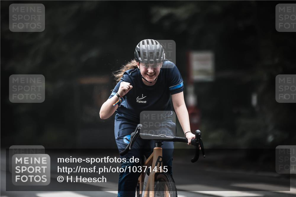 13.09.2026 - Stadtparktriathlon H.Heesch http://msf.ph/oto/10371415 13.09.2026 10:21:04 Radfahren 277, 298, 324, 354, 357, 386, 398 meine-sportfotos.de
