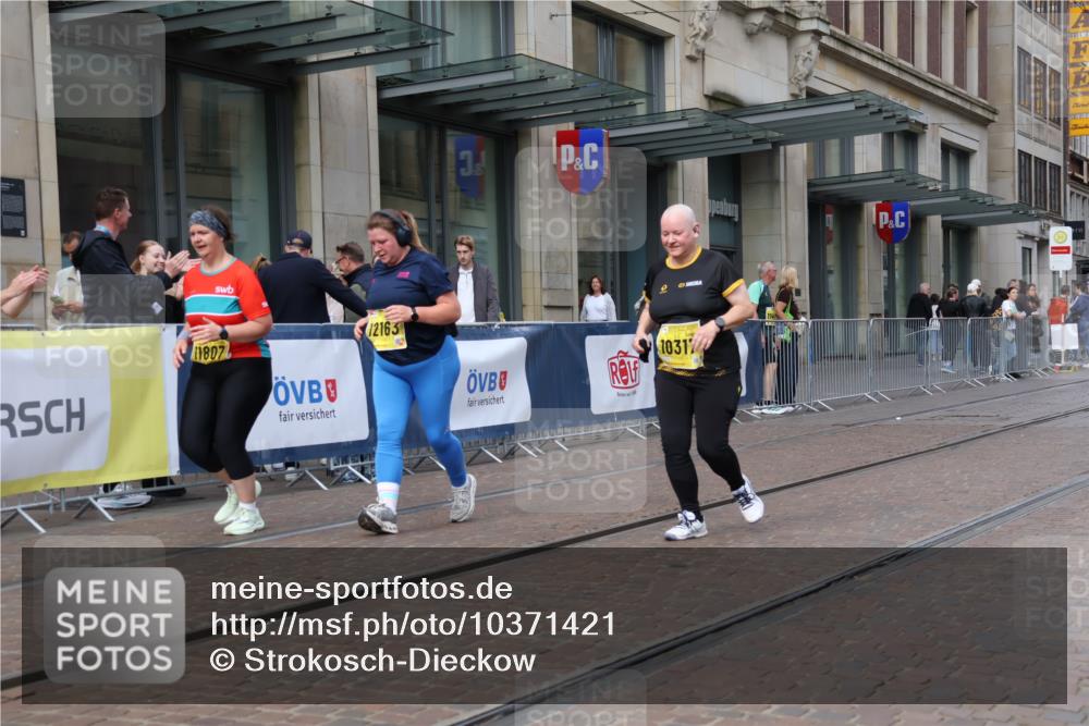 13.09.2026 - 21. swb-Marathon Bremen Strokosch-Dieckow http://msf.ph/oto/10371421 13.09.2026 11:31:40 Ziel 10317, 11341, 11807, 12163 meine-sportfotos.de