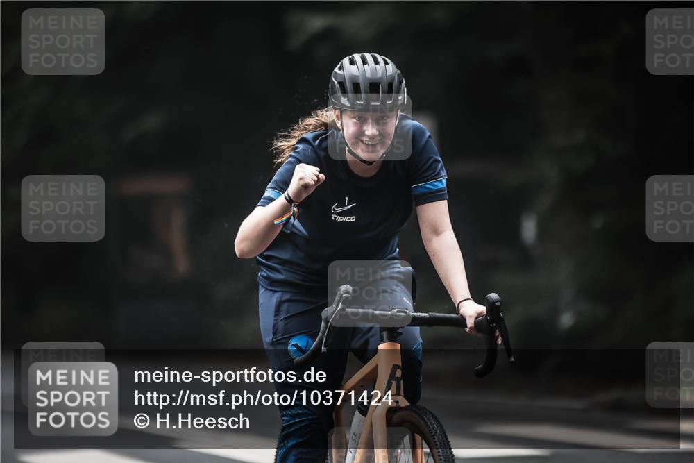 13.09.2026 - Stadtparktriathlon H.Heesch http://msf.ph/oto/10371424 13.09.2026 10:21:04 Radfahren 277, 298, 324, 354, 357, 386, 398 meine-sportfotos.de