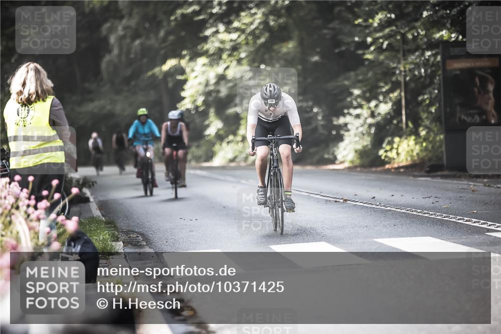 13.09.2026 - Stadtparktriathlon H.Heesch http://msf.ph/oto/10371425 13.09.2026 10:50:59 Radfahren 387, 401, 431, 444, 488 meine-sportfotos.de
