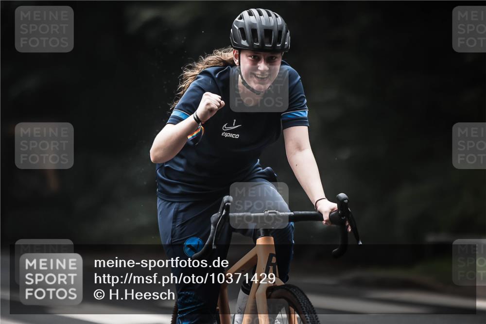 13.09.2026 - Stadtparktriathlon H.Heesch http://msf.ph/oto/10371429 13.09.2026 10:21:04 Radfahren 277, 298, 324, 354, 357, 386, 398 meine-sportfotos.de