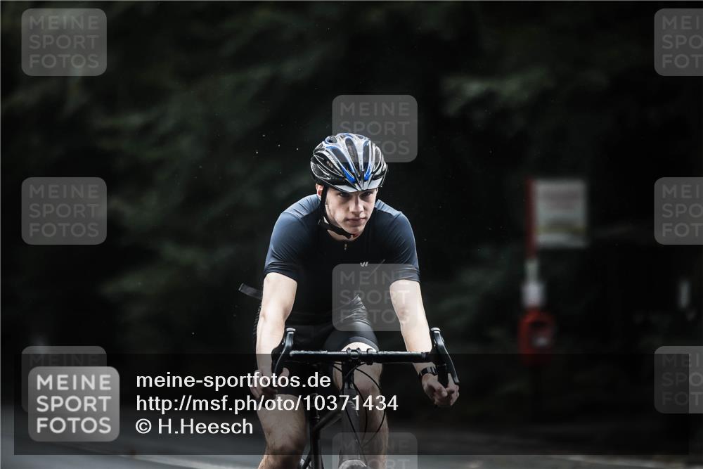 13.09.2026 - Stadtparktriathlon H.Heesch http://msf.ph/oto/10371434 13.09.2026 13:26:02 Radfahren 1382, 1392 meine-sportfotos.de