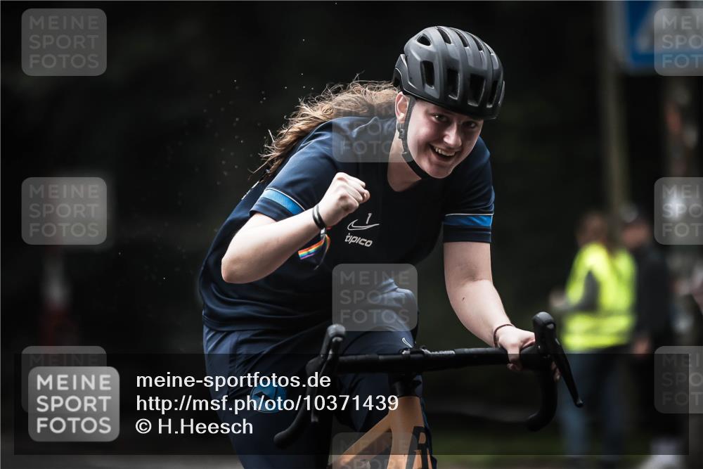 13.09.2026 - Stadtparktriathlon H.Heesch http://msf.ph/oto/10371439 13.09.2026 10:21:05 Radfahren 277, 298, 324, 386, 398 meine-sportfotos.de