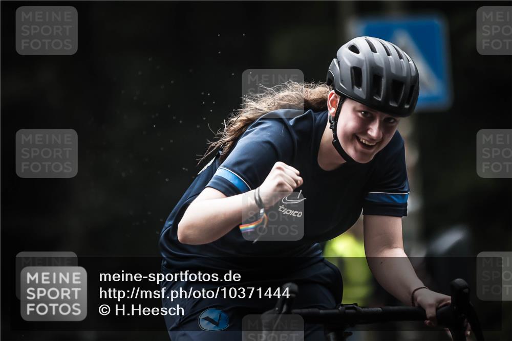 13.09.2026 - Stadtparktriathlon H.Heesch http://msf.ph/oto/10371444 13.09.2026 10:21:05 Radfahren 277, 298, 324, 386, 398 meine-sportfotos.de