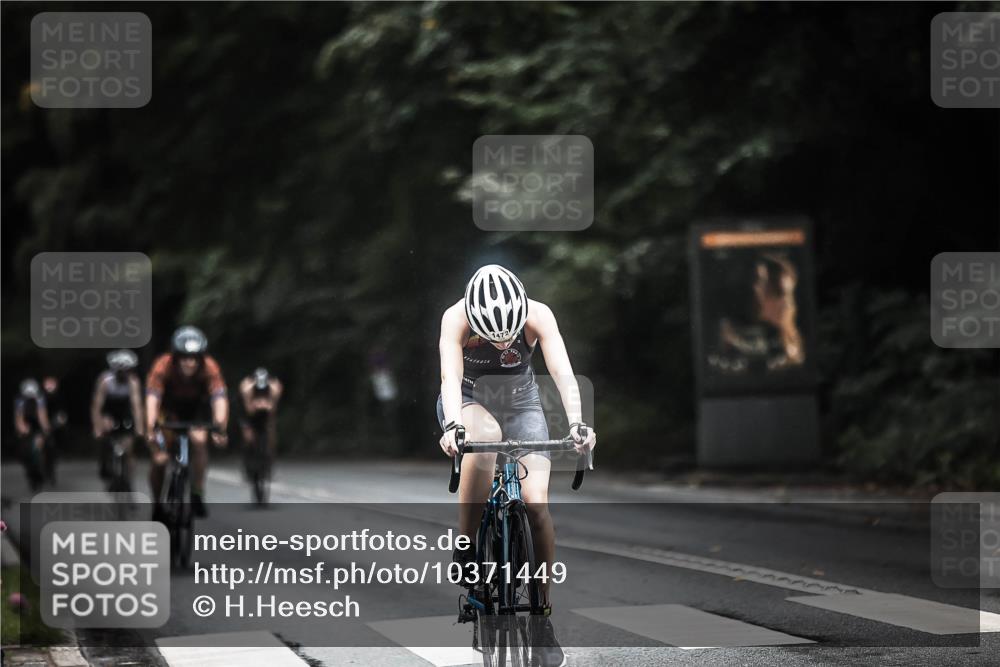 13.09.2026 - Stadtparktriathlon H.Heesch http://msf.ph/oto/10371449 13.09.2026 13:26:09 Radfahren 1349, 1442, 1463, 1472, 1512 meine-sportfotos.de