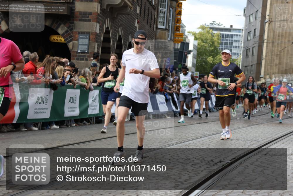 13.09.2026 - 21. swb-Marathon Bremen Strokosch-Dieckow http://msf.ph/oto/10371450 13.09.2026 13:36:42 Ziel 372, 900, 1738, 1880, 2339, 2467, 2692, 2700, 2949, 3067, 3410, 3591, 4049, 4643, 4989, 5781, 5800, 6527, 6642, 6778, 7249, 7379, 7808, 7865, 8511, 8525, 8731, 8905, 8941, 9026, 9427, 9564, 9899, 13038, 13238, 551, 813, 843, 1641, 1849, 1936, 2275, 3122, 3541, 3635, 3787, 3874, 3998, 4335, 5236, 5355, 5447, 5823, 6050, 6269, 6408, 6966, 7046, 7640, 8034, 8498, 8685, 9331, 9658, 9807 meine-sportfotos.de