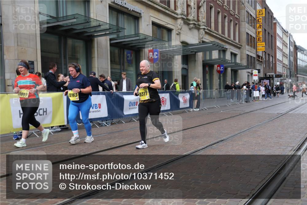 13.09.2026 - 21. swb-Marathon Bremen Strokosch-Dieckow http://msf.ph/oto/10371452 13.09.2026 11:31:41 Ziel 10317, 11341, 11807, 12163 meine-sportfotos.de