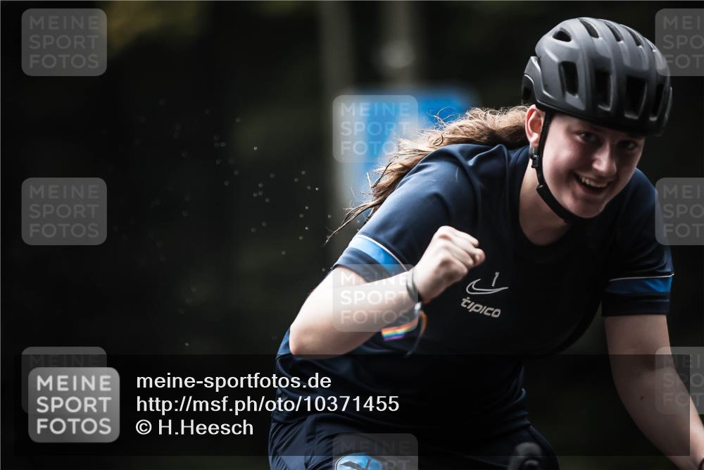 13.09.2026 - Stadtparktriathlon H.Heesch http://msf.ph/oto/10371455 13.09.2026 10:21:05 Radfahren 277, 298, 324, 386, 398 meine-sportfotos.de