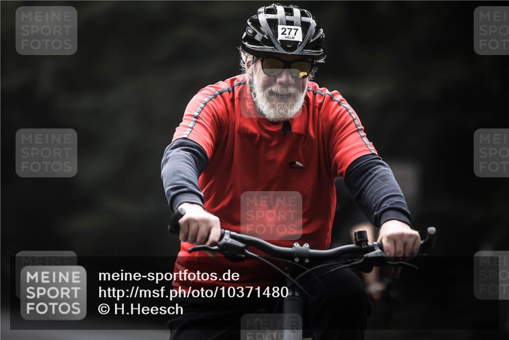 13.09.2026 - Stadtparktriathlon H.Heesch http://msf.ph/oto/10371480 13.09.2026 10:21:10 Radfahren 277, 324, 398 meine-sportfotos.de