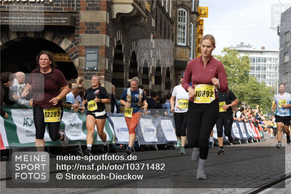 13.09.2026 - 21. swb-Marathon Bremen Strokosch-Dieckow http://msf.ph/oto/10371482 13.09.2026 11:01:22 Ziel 10093, 10367, 10368, 10428, 10639, 10753, 10892, 10964, 10965, 11049, 11116, 11247, 11359, 11428, 11540, 11681, 11682, 11728, 11850, 12085, 12116, 12241, 12428, 10181, 10251, 10497, 10560, 10647, 10648, 11324, 11459, 11467, 11550, 11551, 11666, 11788, 11798, 11969, 11970, 12047, 12062 meine-sportfotos.de
