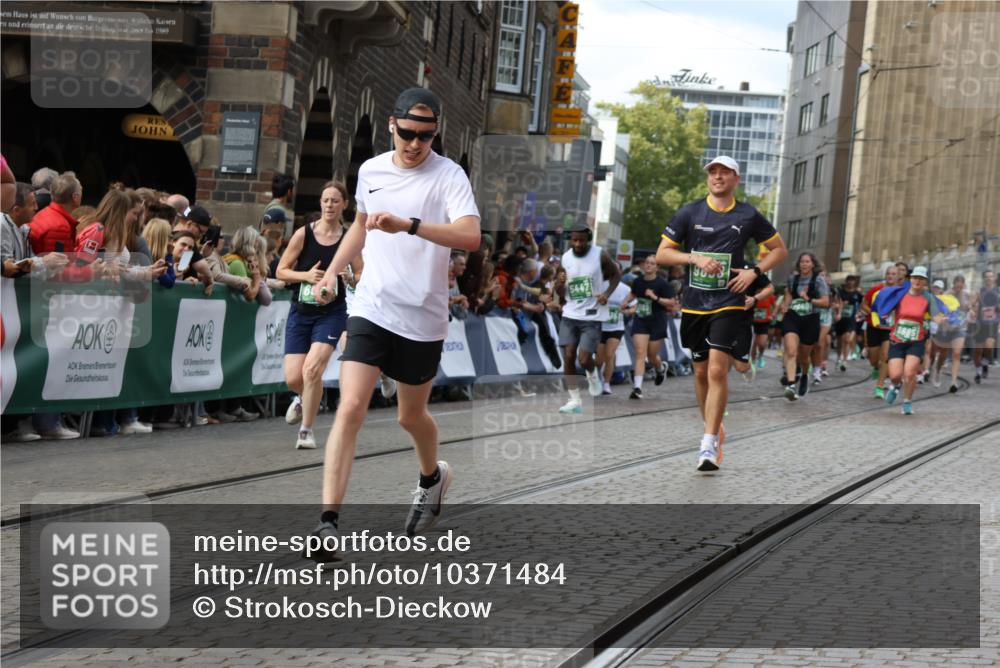 13.09.2026 - 21. swb-Marathon Bremen Strokosch-Dieckow http://msf.ph/oto/10371484 13.09.2026 13:36:42 Ziel 372, 900, 1738, 1880, 2339, 2467, 2692, 2700, 2949, 3067, 3410, 3591, 4049, 4643, 4989, 5781, 5800, 6527, 6642, 6778, 7249, 7379, 7808, 7865, 8511, 8525, 8731, 8905, 8941, 9026, 9427, 9564, 9899, 13038, 13238, 551, 813, 843, 1641, 1849, 1936, 2275, 3122, 3541, 3635, 3787, 3874, 3998, 4335, 5236, 5355, 5447, 5823, 6050, 6269, 6408, 6966, 7046, 7640, 8034, 8498, 8685, 9331, 9658, 9807 meine-sportfotos.de