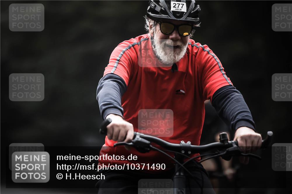 13.09.2026 - Stadtparktriathlon H.Heesch http://msf.ph/oto/10371490 13.09.2026 10:21:10 Radfahren 277, 324, 398 meine-sportfotos.de
