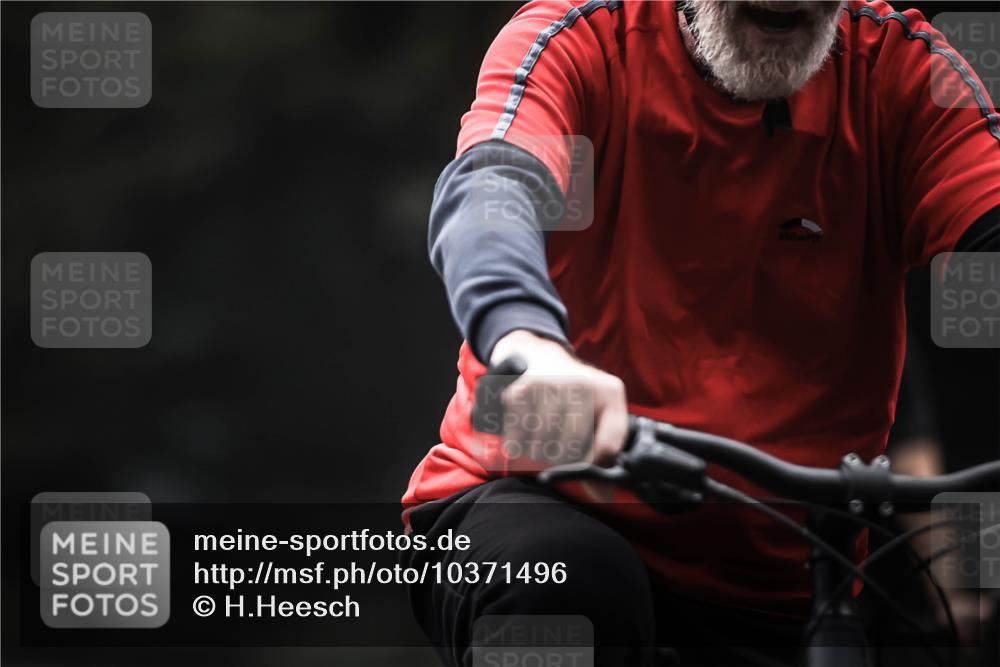 13.09.2026 - Stadtparktriathlon H.Heesch http://msf.ph/oto/10371496 13.09.2026 10:21:10 Radfahren 277, 324, 398 meine-sportfotos.de