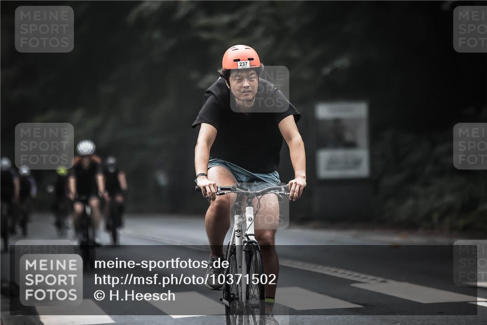 13.09.2026 - Stadtparktriathlon H.Heesch http://msf.ph/oto/10371502 13.09.2026 10:21:17 Radfahren 237, 265, 331, 353, 358, 392 meine-sportfotos.de