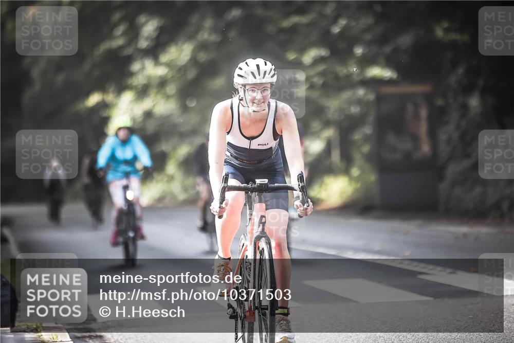 13.09.2026 - Stadtparktriathlon H.Heesch http://msf.ph/oto/10371503 13.09.2026 10:51:03 Radfahren 343, 431, 444, 481, 488, 528, 562 meine-sportfotos.de