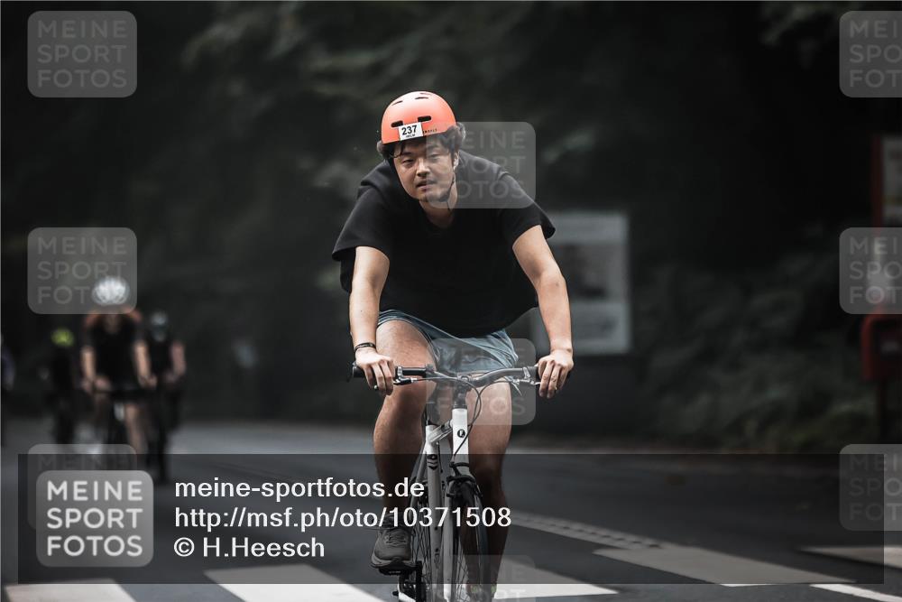 13.09.2026 - Stadtparktriathlon H.Heesch http://msf.ph/oto/10371508 13.09.2026 10:21:17 Radfahren 237, 265, 331, 353, 358, 392 meine-sportfotos.de