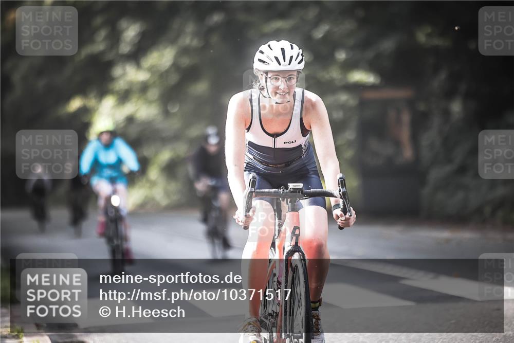 13.09.2026 - Stadtparktriathlon H.Heesch http://msf.ph/oto/10371517 13.09.2026 10:51:04 Radfahren 343, 375, 431, 444, 481, 488, 528, 562 meine-sportfotos.de