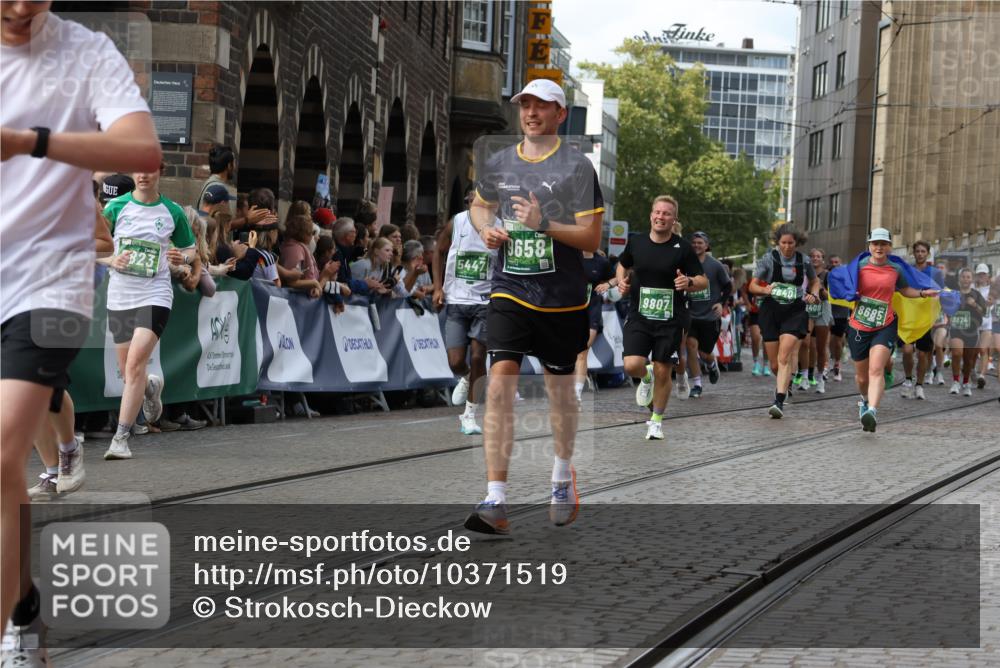 13.09.2026 - 21. swb-Marathon Bremen Strokosch-Dieckow http://msf.ph/oto/10371519 13.09.2026 13:36:43 Ziel 372, 900, 1738, 1880, 2467, 2692, 2700, 2731, 2823, 2949, 3067, 3410, 3591, 4049, 4182, 4216, 4643, 4989, 5781, 5800, 6527, 6642, 6778, 7249, 7344, 7379, 7808, 7865, 8511, 8525, 8731, 8905, 8941, 9026, 9427, 9899, 13038, 551, 813, 843, 1641, 1849, 1936, 2275, 3122, 3541, 3635, 3787, 3874, 3998, 4261, 4335, 5236, 5355, 5447, 5823, 6050, 6056, 6269, 6408, 6966, 7046, 7398, 7640, 8034, 8498, 8685, 9331, 9658, 9807 meine-sportfotos.de