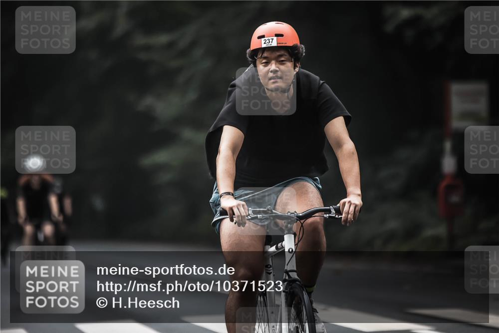 13.09.2026 - Stadtparktriathlon H.Heesch http://msf.ph/oto/10371523 13.09.2026 10:21:17 Radfahren 237, 265, 331, 353, 358, 392 meine-sportfotos.de