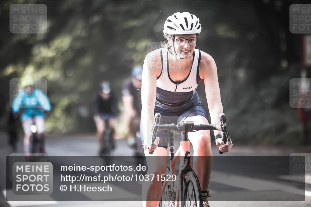 13.09.2026 - Stadtparktriathlon H.Heesch http://msf.ph/oto/10371529 13.09.2026 10:51:04 Radfahren 343, 375, 431, 444, 481, 488, 528, 562 meine-sportfotos.de