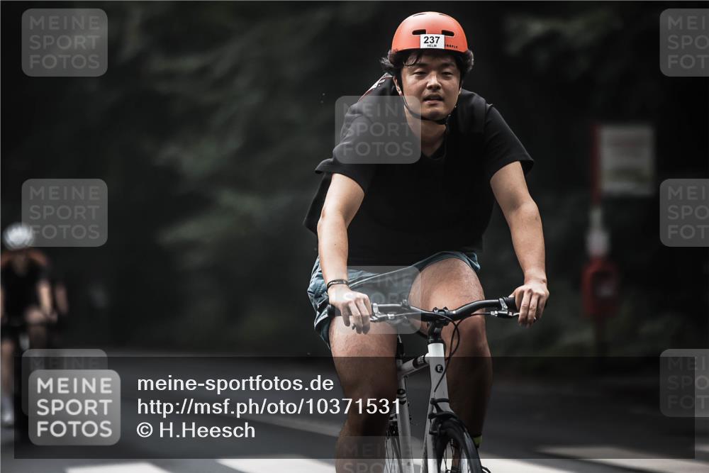 13.09.2026 - Stadtparktriathlon H.Heesch http://msf.ph/oto/10371531 13.09.2026 10:21:18 Radfahren 237, 265, 331, 353, 358, 392 meine-sportfotos.de