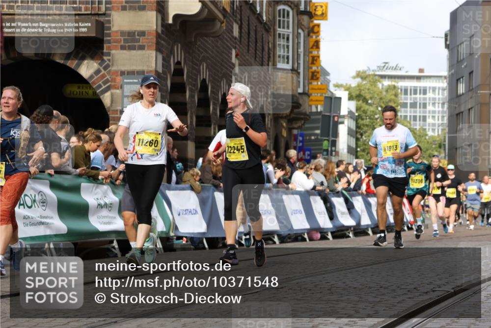 13.09.2026 - 21. swb-Marathon Bremen Strokosch-Dieckow http://msf.ph/oto/10371548 13.09.2026 11:01:24 Ziel 10093, 10428, 10639, 10753, 10892, 10964, 10965, 11049, 11116, 11359, 11428, 11540, 11681, 11682, 11728, 11850, 12085, 12116, 12241, 12283, 12428, 10181, 10251, 10497, 10560, 11305, 11324, 11459, 11467, 11550, 11551, 11666, 11788, 11798, 12047 meine-sportfotos.de