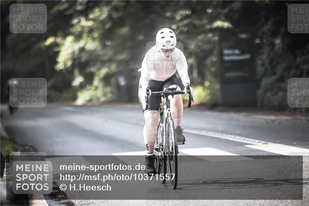13.09.2026 - Stadtparktriathlon H.Heesch http://msf.ph/oto/10371557 13.09.2026 10:51:10 Radfahren 343, 375, 481, 528, 534, 562 meine-sportfotos.de