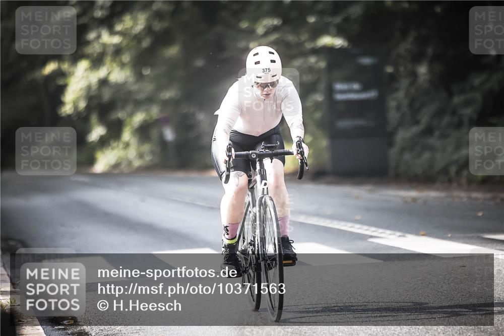 13.09.2026 - Stadtparktriathlon H.Heesch http://msf.ph/oto/10371563 13.09.2026 10:51:10 Radfahren 343, 375, 481, 528, 534, 562 meine-sportfotos.de