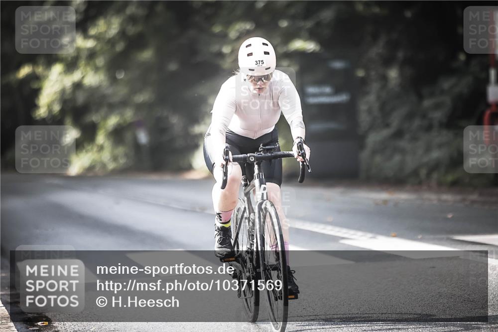 13.09.2026 - Stadtparktriathlon H.Heesch http://msf.ph/oto/10371569 13.09.2026 10:51:10 Radfahren 343, 375, 481, 528, 534, 562 meine-sportfotos.de
