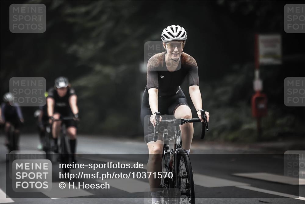 13.09.2026 - Stadtparktriathlon H.Heesch http://msf.ph/oto/10371570 13.09.2026 10:21:20 Radfahren 237, 265, 331, 353, 358, 363, 392 meine-sportfotos.de