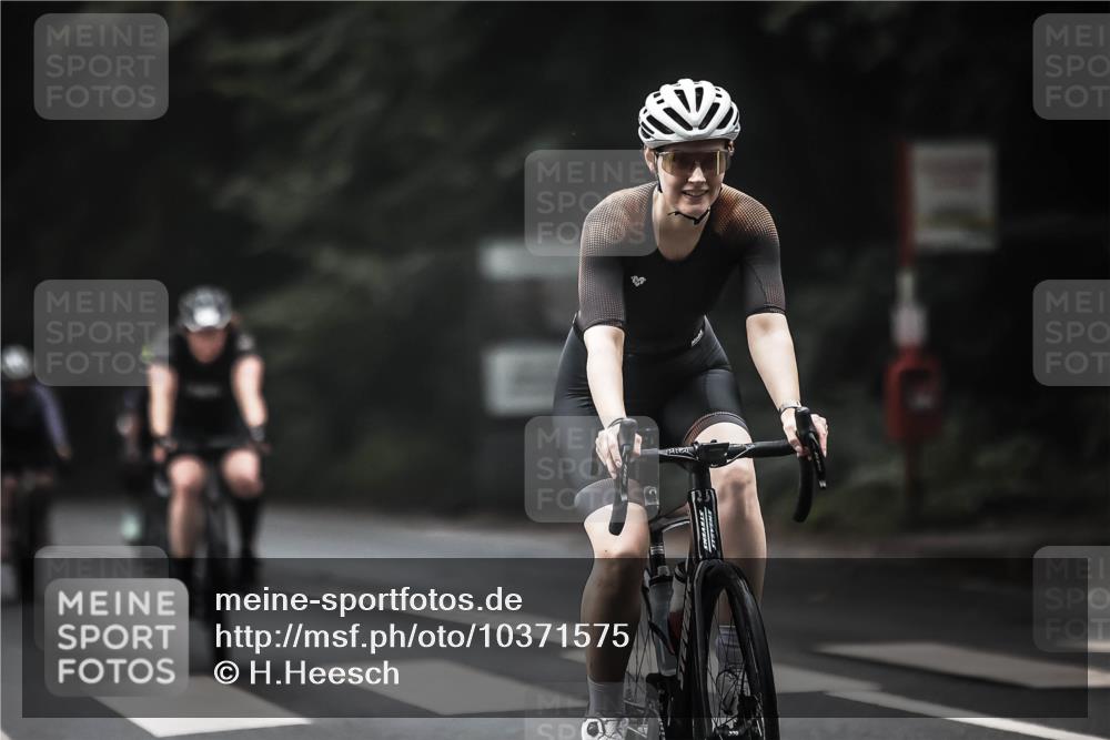 13.09.2026 - Stadtparktriathlon H.Heesch http://msf.ph/oto/10371575 13.09.2026 10:21:20 Radfahren 237, 265, 331, 353, 358, 363, 392 meine-sportfotos.de