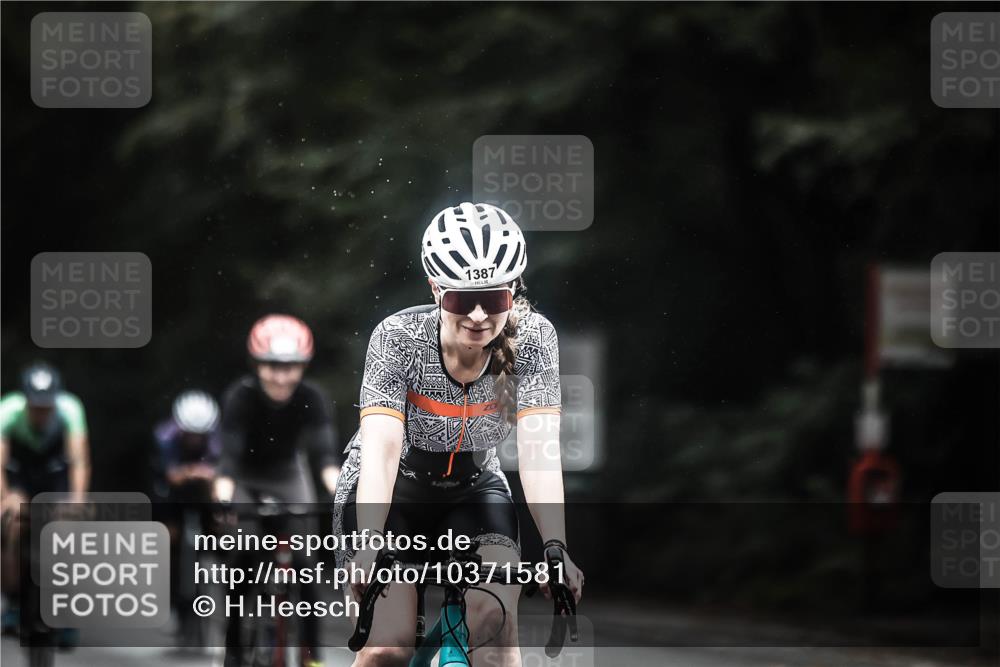13.09.2026 - Stadtparktriathlon H.Heesch http://msf.ph/oto/10371581 13.09.2026 13:26:18 Radfahren 1338, 1387, 1421, 1422, 1456 meine-sportfotos.de