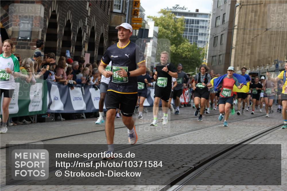 13.09.2026 - 21. swb-Marathon Bremen Strokosch-Dieckow http://msf.ph/oto/10371584 13.09.2026 13:36:43 Ziel 372, 900, 1738, 1880, 2467, 2692, 2700, 2731, 2823, 2949, 3067, 3410, 3591, 4049, 4182, 4216, 4643, 4989, 5781, 5800, 6527, 6642, 6778, 7249, 7344, 7379, 7808, 7865, 8511, 8525, 8731, 8905, 8941, 9026, 9427, 9899, 13038, 551, 813, 843, 1641, 1849, 1936, 2275, 3122, 3541, 3635, 3787, 3874, 3998, 4261, 4335, 5236, 5355, 5447, 5823, 6050, 6056, 6269, 6408, 6966, 7046, 7398, 7640, 8034, 8498, 8685, 9331, 9658, 9807 meine-sportfotos.de