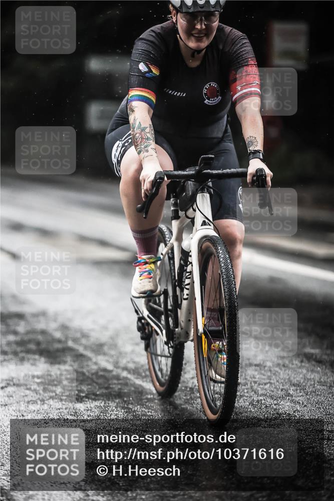 13.09.2026 - Stadtparktriathlon H.Heesch http://msf.ph/oto/10371616 13.09.2026 12:07:09 Radfahren 803, 830, 851, 902, 957, 1035, 1057, 1061 meine-sportfotos.de