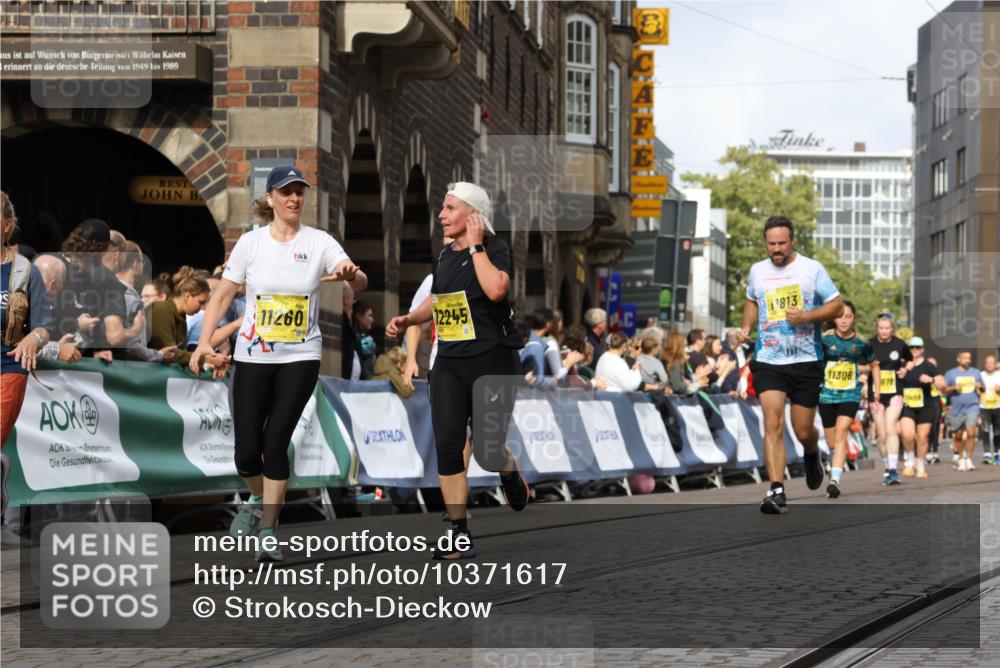 13.09.2026 - 21. swb-Marathon Bremen Strokosch-Dieckow http://msf.ph/oto/10371617 13.09.2026 11:01:24 Ziel 10093, 10428, 10639, 10753, 10892, 10964, 10965, 11049, 11116, 11359, 11428, 11540, 11681, 11682, 11728, 11850, 12085, 12116, 12241, 12283, 12428, 10181, 10251, 10497, 10560, 11305, 11324, 11459, 11467, 11550, 11551, 11666, 11788, 11798, 12047 meine-sportfotos.de