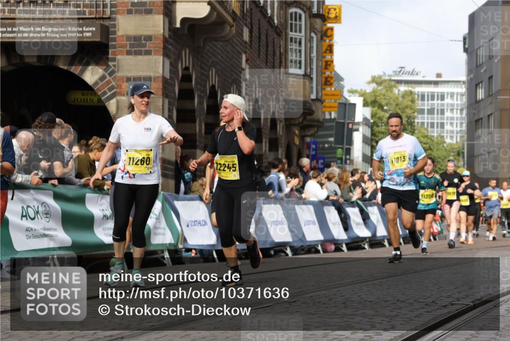 13.09.2026 - 21. swb-Marathon Bremen Strokosch-Dieckow http://msf.ph/oto/10371636 13.09.2026 11:01:24 Ziel 10093, 10428, 10639, 10753, 10892, 10964, 10965, 11049, 11116, 11359, 11428, 11540, 11681, 11682, 11728, 11850, 12085, 12116, 12241, 12283, 12428, 10181, 10251, 10497, 10560, 11305, 11324, 11459, 11467, 11550, 11551, 11666, 11788, 11798, 12047 meine-sportfotos.de