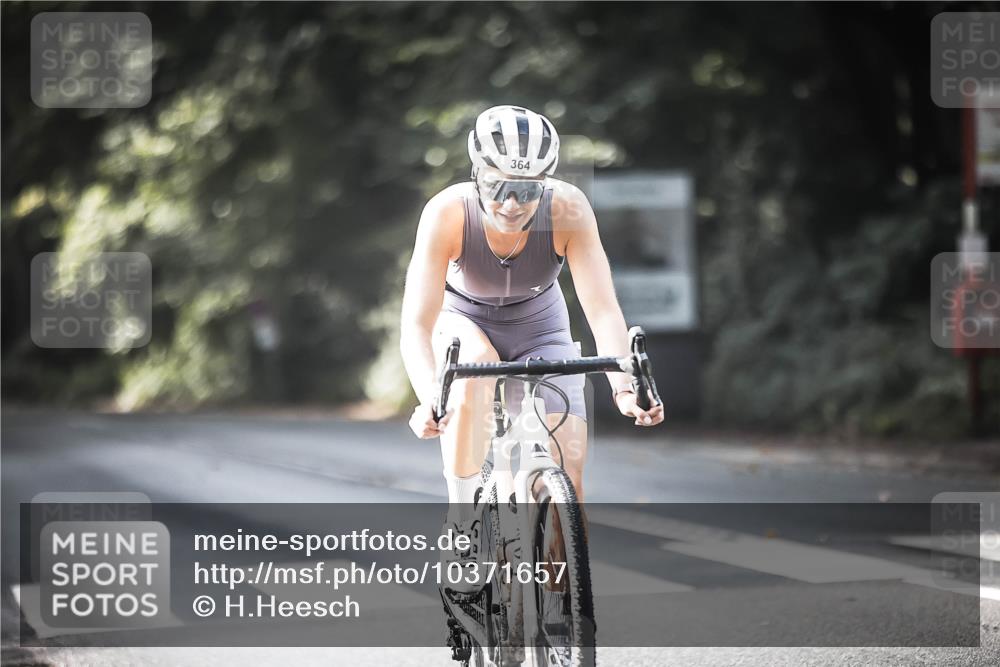 13.09.2026 - Stadtparktriathlon H.Heesch http://msf.ph/oto/10371657 13.09.2026 10:51:18 Radfahren 364, 534, 556 meine-sportfotos.de