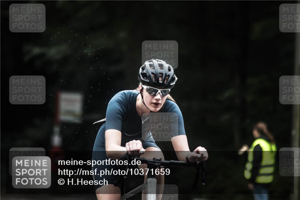 13.09.2026 - Stadtparktriathlon H.Heesch http://msf.ph/oto/10371659 13.09.2026 13:26:21 Radfahren 1338, 1387, 1421, 1422, 1456 meine-sportfotos.de