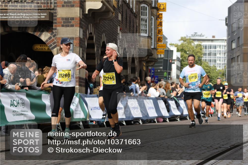 13.09.2026 - 21. swb-Marathon Bremen Strokosch-Dieckow http://msf.ph/oto/10371663 13.09.2026 11:01:24 Ziel 10093, 10428, 10639, 10753, 10892, 10964, 10965, 11049, 11116, 11359, 11428, 11540, 11681, 11682, 11728, 11850, 12085, 12116, 12241, 12283, 12428, 10181, 10251, 10497, 10560, 11305, 11324, 11459, 11467, 11550, 11551, 11666, 11788, 11798, 12047 meine-sportfotos.de